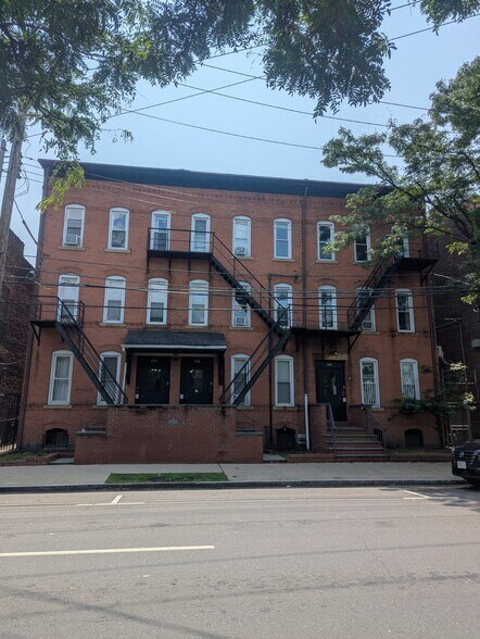 Building Photo - 135 Howe St