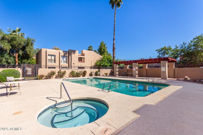 Building Photo - 3131 W Cochise Dr