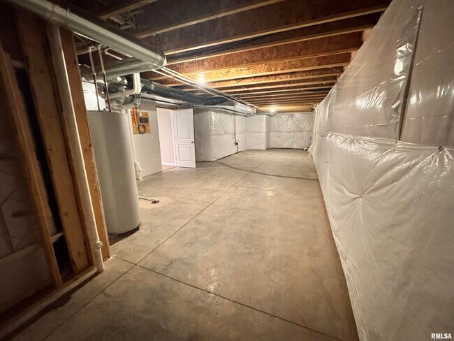 Building Photo - 709 E Bear Dr