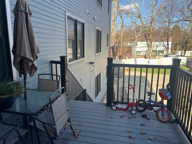 Building Photo - 45 Spring St