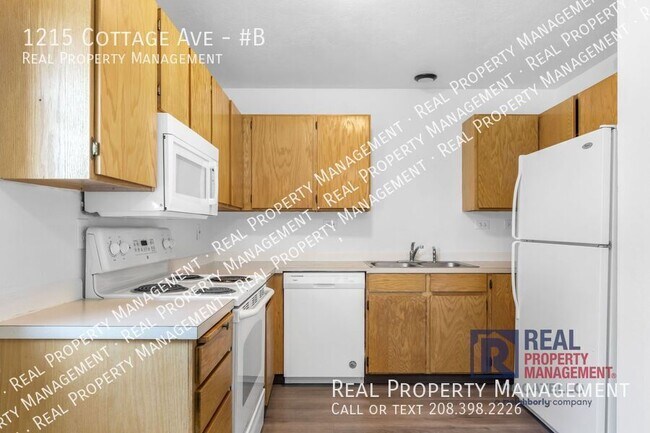 Building Photo - 1215 Cottage Ave