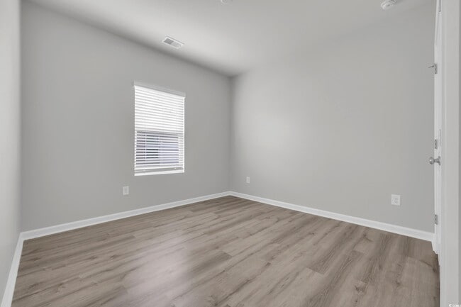 Building Photo - 346 High Fls Dr