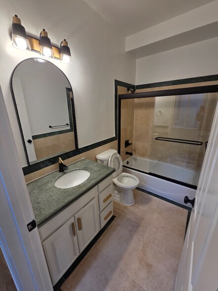 Building Photo - 163 Rae Ave