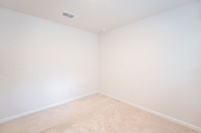 Building Photo - 148 Benelli Dr