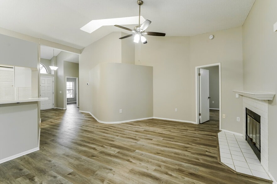 Building Photo - 8046 Hathaway Dr