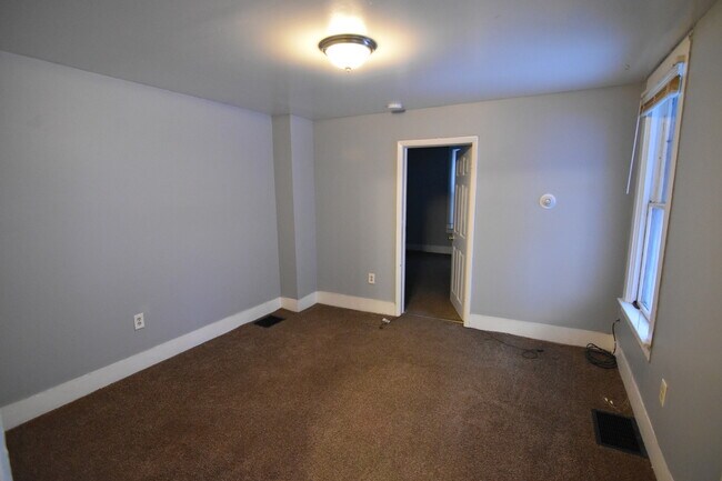 Building Photo - 87 Clinton Ave