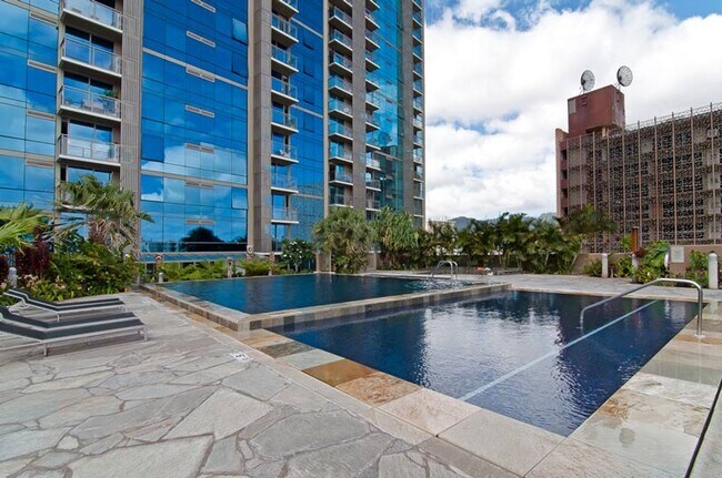 Building Photo - Luxurious Penthouse Living in Downtown Honolulu!