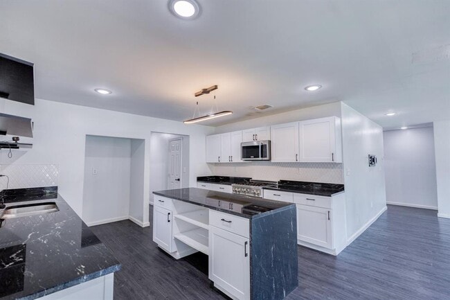 Building Photo - 6202 Carnation Terrace