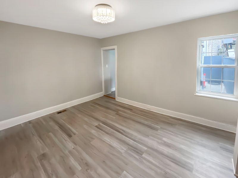 Building Photo - 160 McClellan St