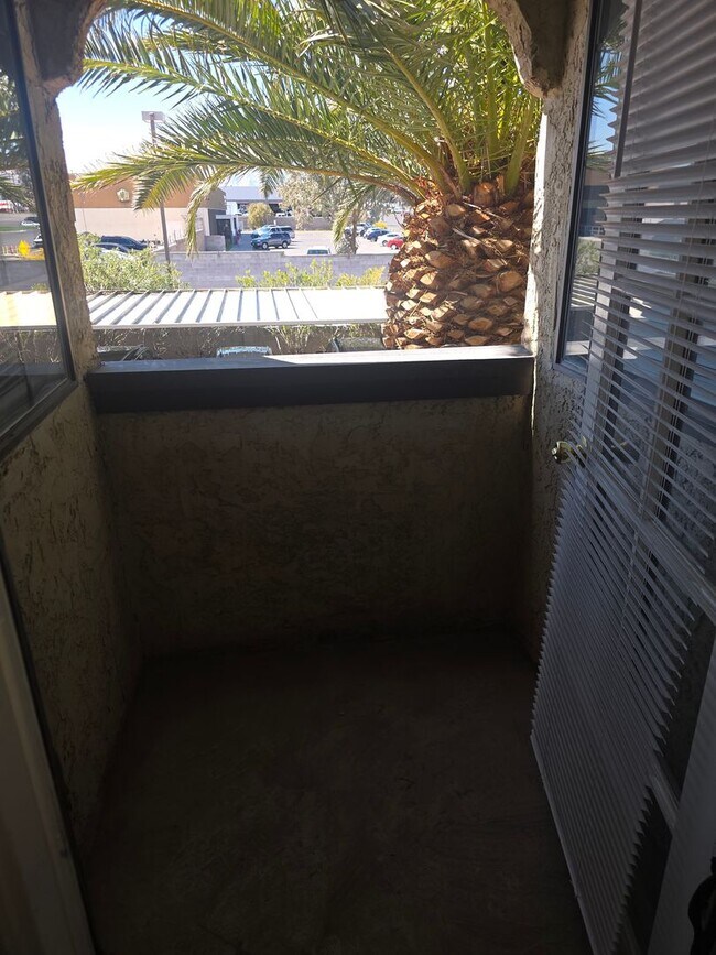 Building Photo - Beautiful CONDO 2 Bedroom- 2 Bath