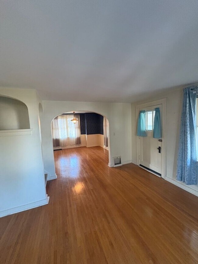 Building Photo - 3110 N Sherwood Ave