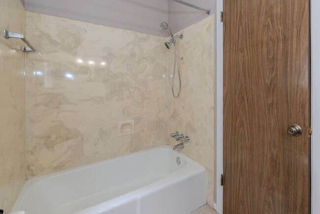 Building Photo - 6638 Lexington Dr