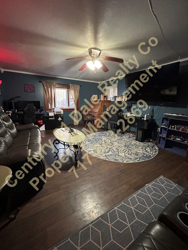 Building Photo - Large 3 Bedroom, 2 Bath Pet friendly home with off street parking and a 600sqft detached garage