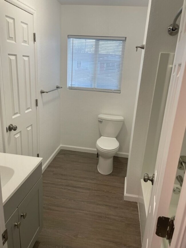 Building Photo - NEWLY REMODELED 3 BEDROOM RANCHER IN STRAT...