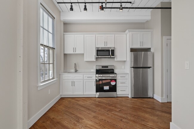 Building Photo - 34 Tremaine St