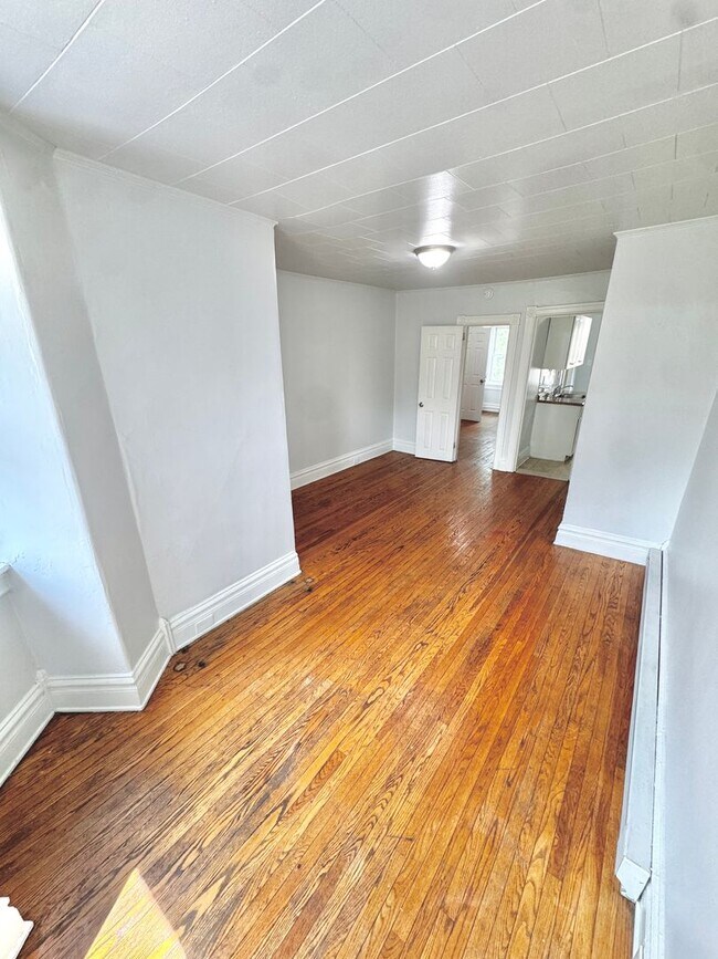 Building Photo - 1103 Linden St