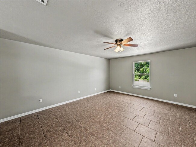 Building Photo - 703 W Garland St