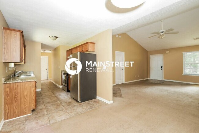 Building Photo - 4 Bedroom Pet-Friendly Home in Covington, GA with Main Street Renewal