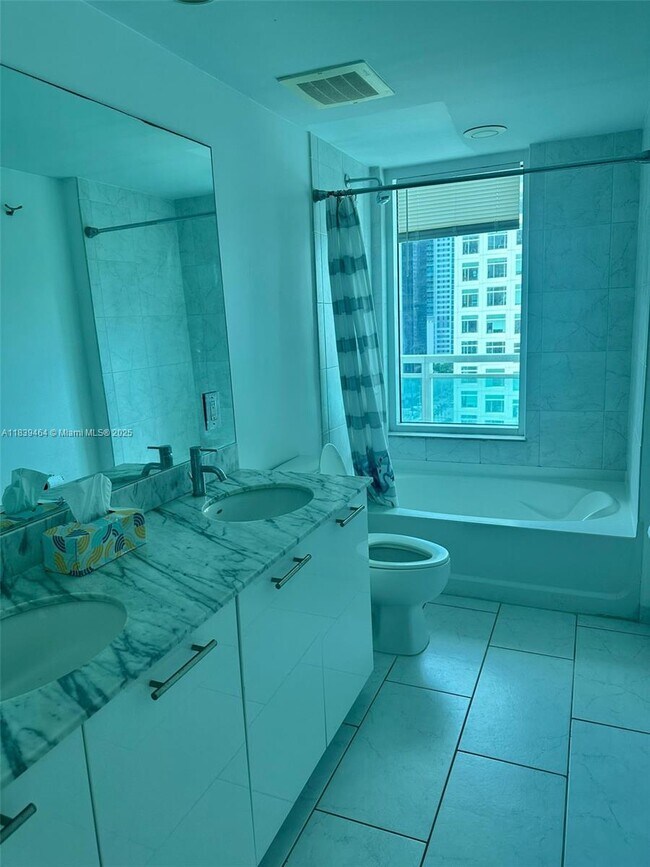 Building Photo - 951 Brickell Ave