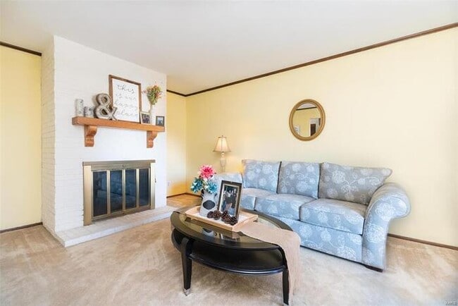 Building Photo - Fantastic 3bd/3ba home! Coming soon!