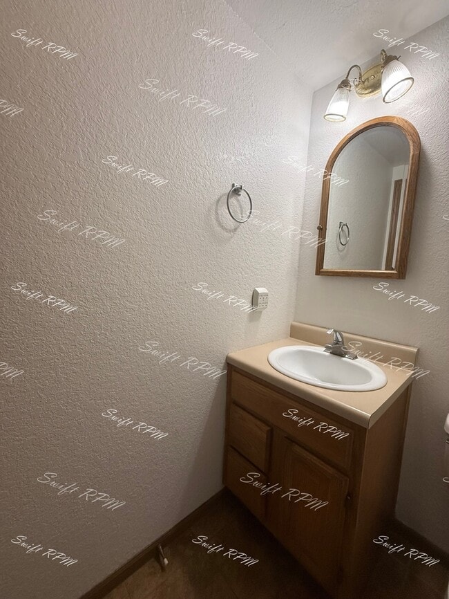 Building Photo - 706 W 25th St