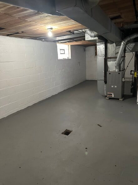 Building Photo - 1025 Pinewood Ave