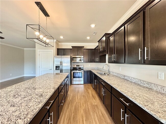 Building Photo - 921 NE Hts Ln