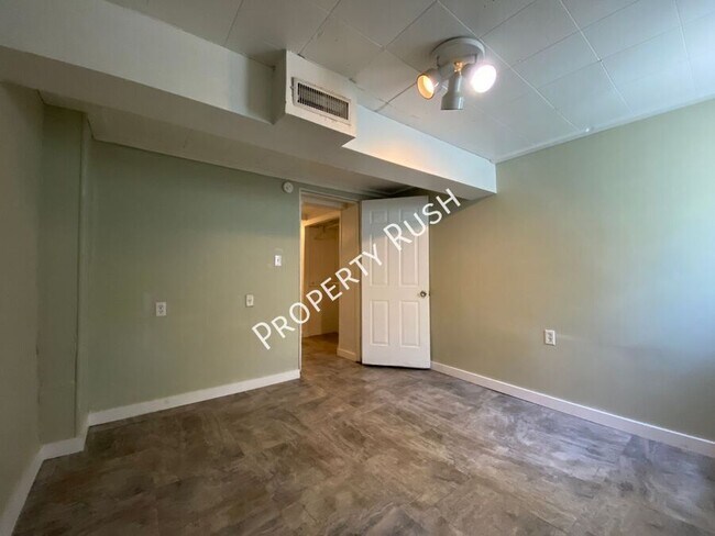 Building Photo - 1503 Pin Oak Dr