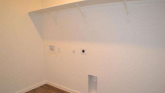 Building Photo - 824 Cedar Elm Dr