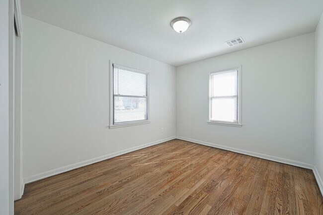 Building Photo - 5954 NW 35th St