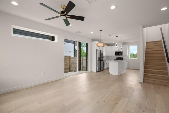 Building Photo - 5305 Ledesma Rd