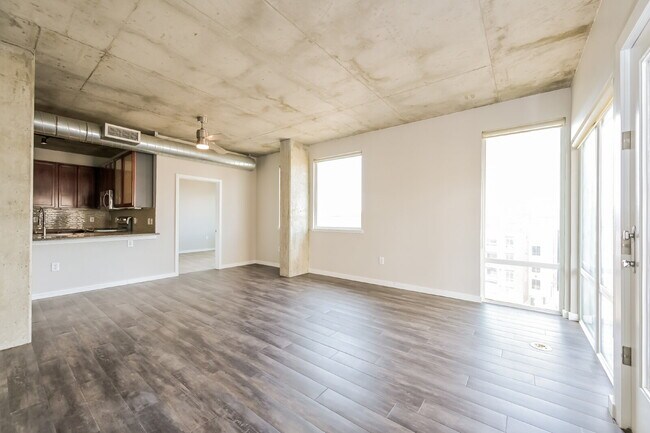 Building Photo - $2,200.00, 2 bed, 1bath located in the hea...