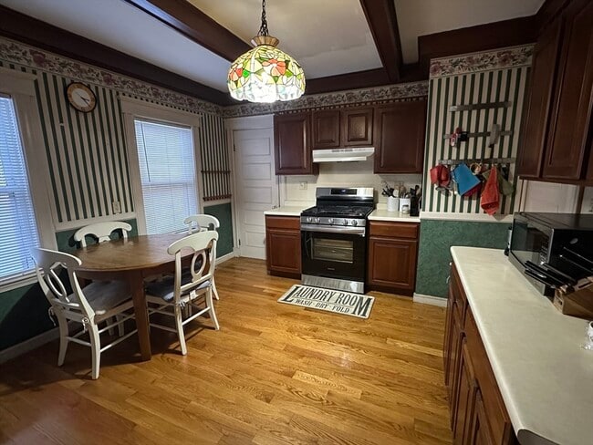 Building Photo - 58 Grace St