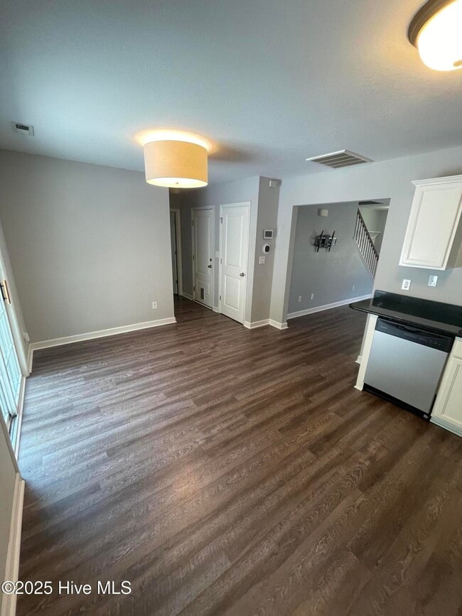 Building Photo - 146 Broadleaf Dr