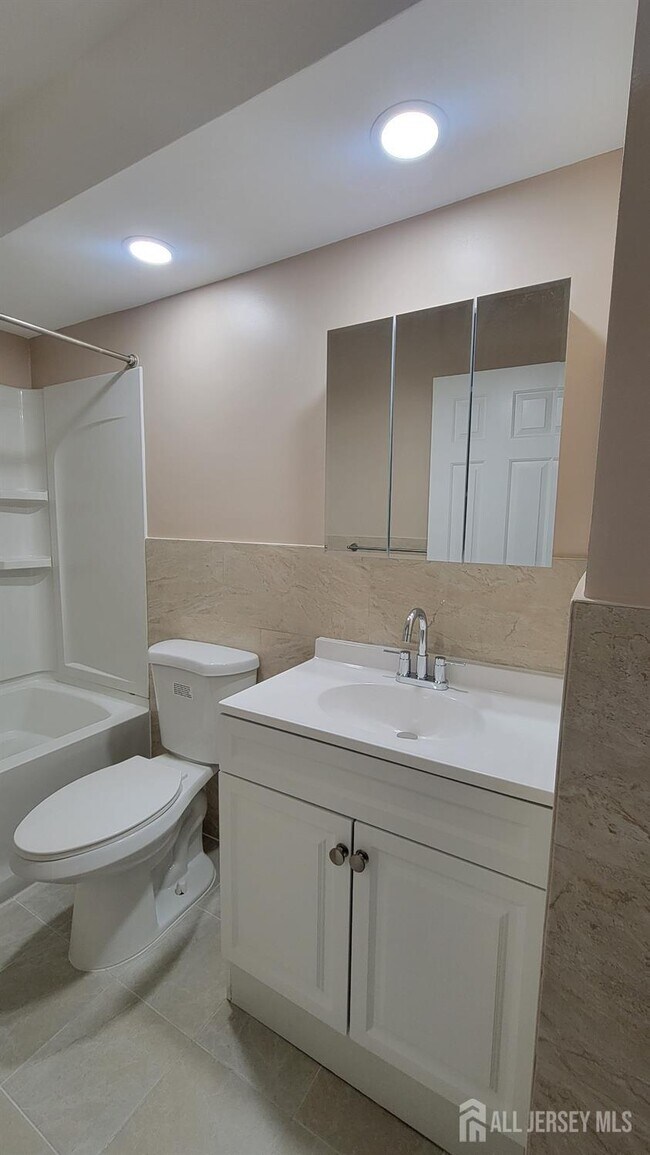 Building Photo - 138 Longfield Ct