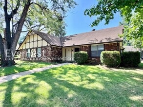 Building Photo - Spacious 4 Bed, 2 Bath Home with Fenced Yard and Two-Car Garage | Pet friendly | Available Now!