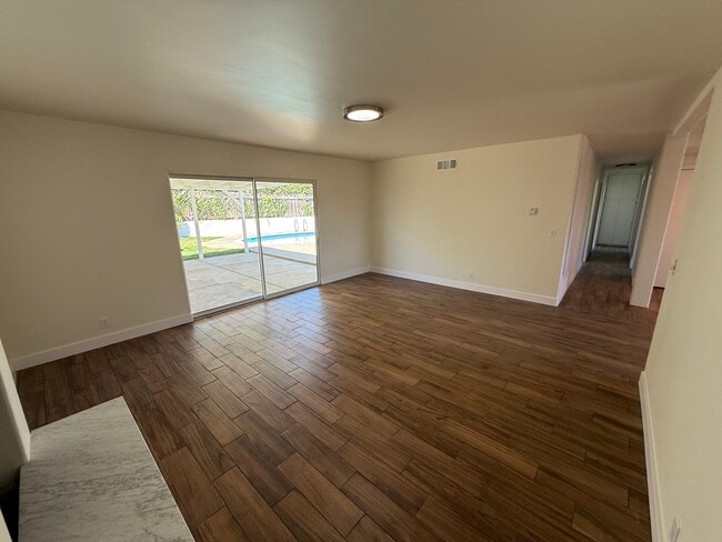 Building Photo - 6204 Avenida Ganso