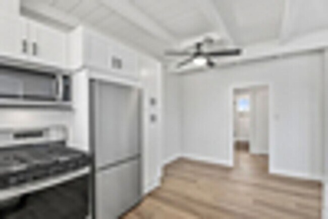 Building Photo - 303 S Ola Vista