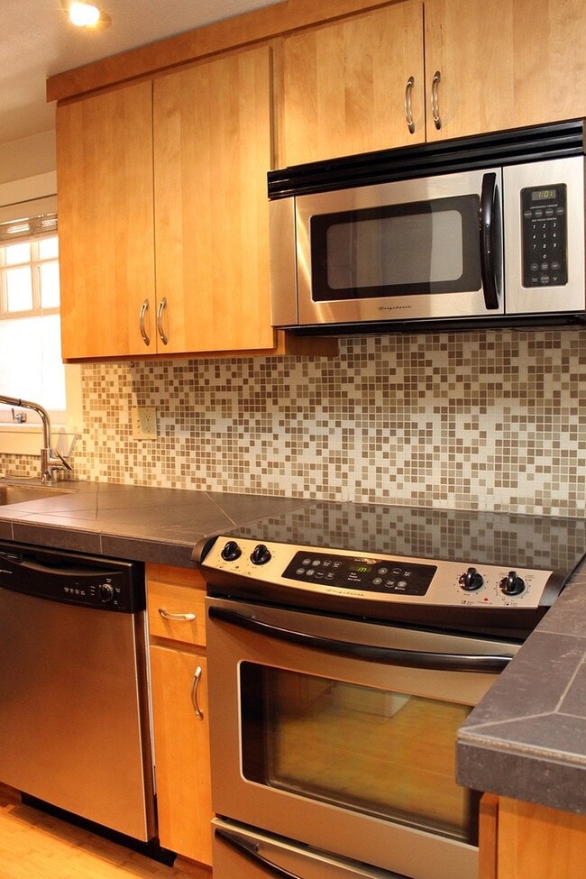 Building Photo - 1829 NW Lovejoy St