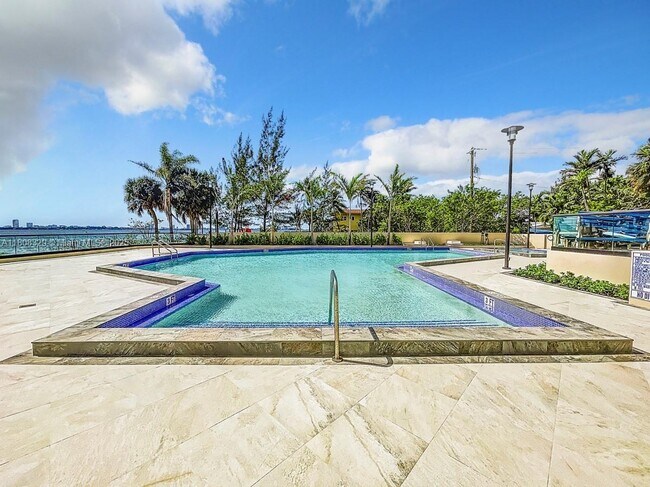 Building Photo - 11113 Biscayne Blvd