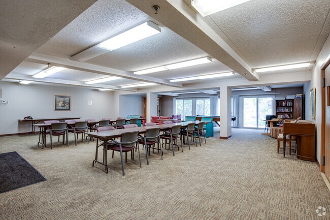 Community Room - RAYMIE JOHNSON ESTATES & TOWNHOMES