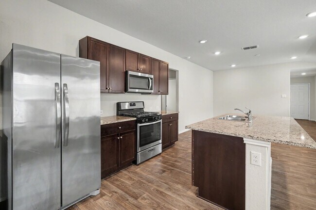 Building Photo - Beautiful Home in The Links at River Bend | Golf Course Community Living