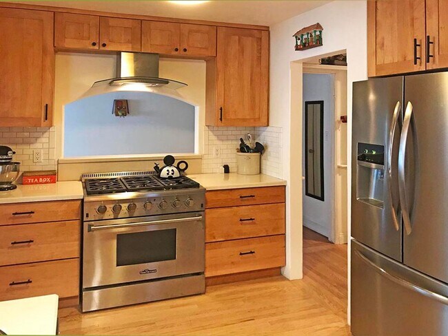 Building Photo - 3-Bedroom Home in Glendale's Foothills with RV Parking!