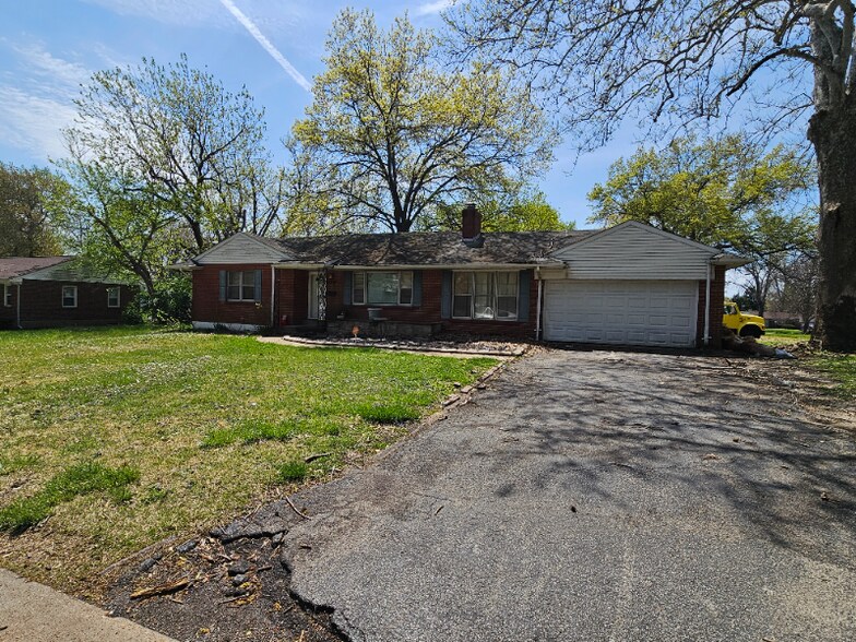 Primary Photo - 112 Olympia Dr