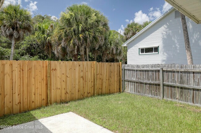 Building Photo - 215 Pelican Dr