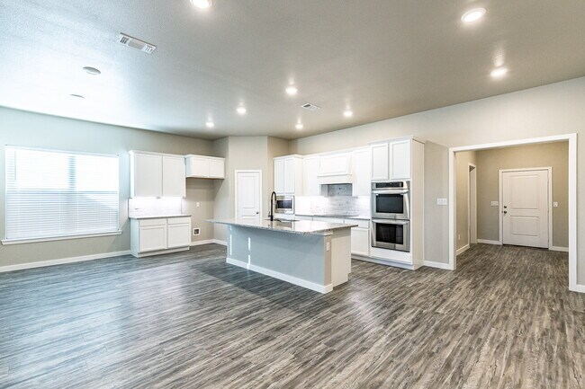 Building Photo - Beautiful 4 bed 3 bath home