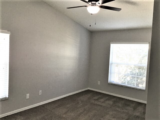 Building Photo - 805 Topaz Dr