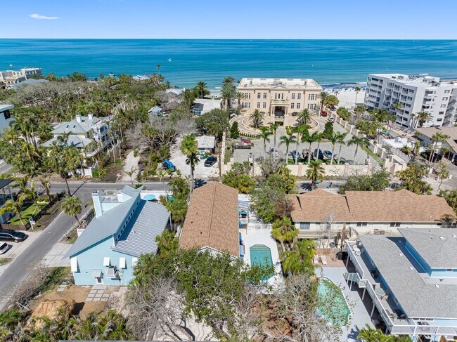 Building Photo - Steps to One of the Finest Beaches – Spaci...