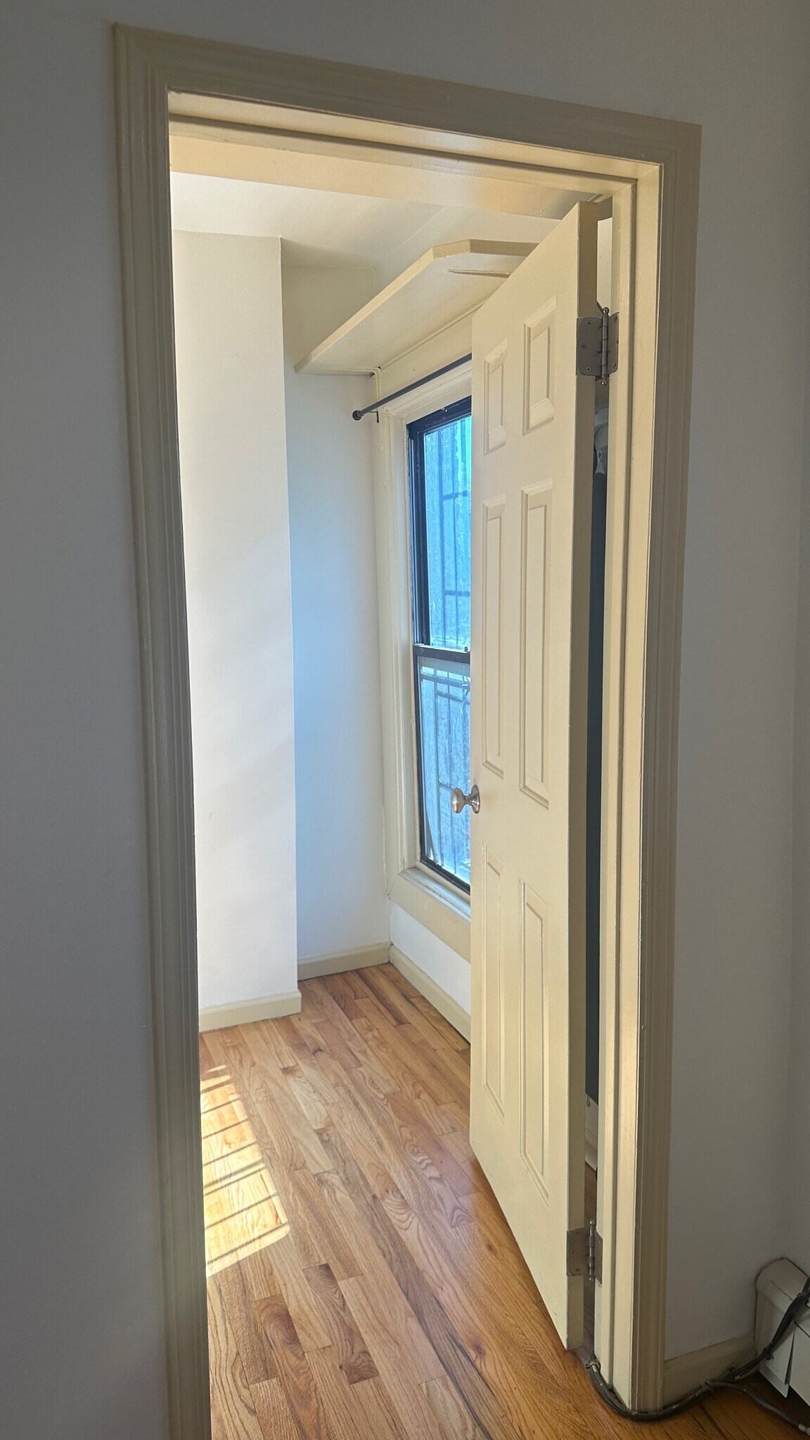 walkin closet doorway - 143 Sussex St