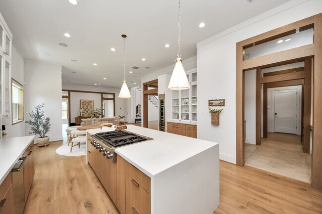 Building Photo - 739 Azaleadell Dr